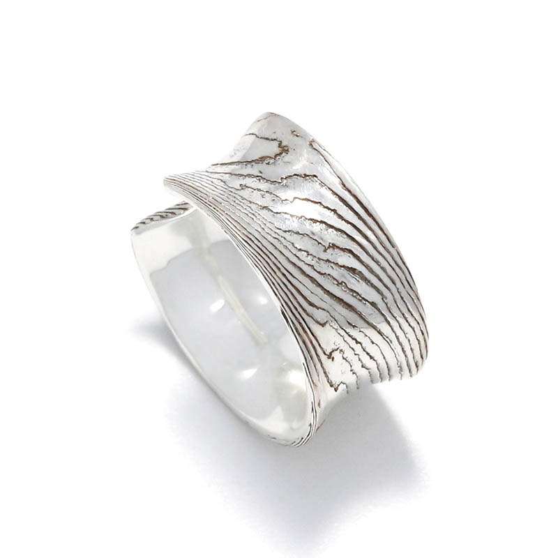 Suman Dhakhwa（スーマンダックワ） Nature MOKUME Curvature Ear Cuff 