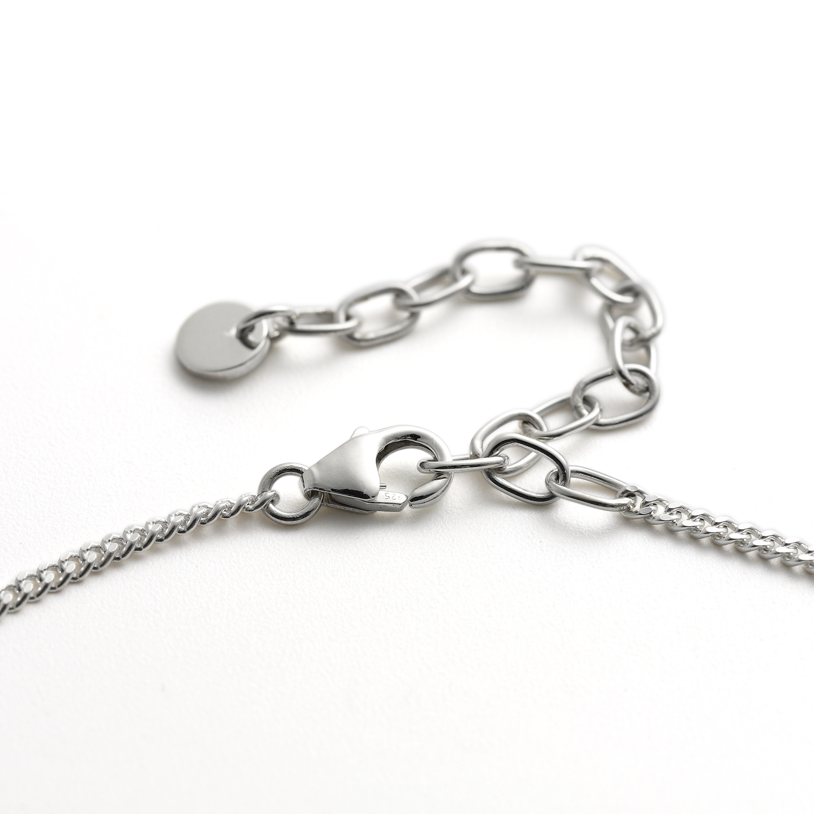 Suman Dhakhwa（スーマンダックワ） Carved Curve Plate Necklace