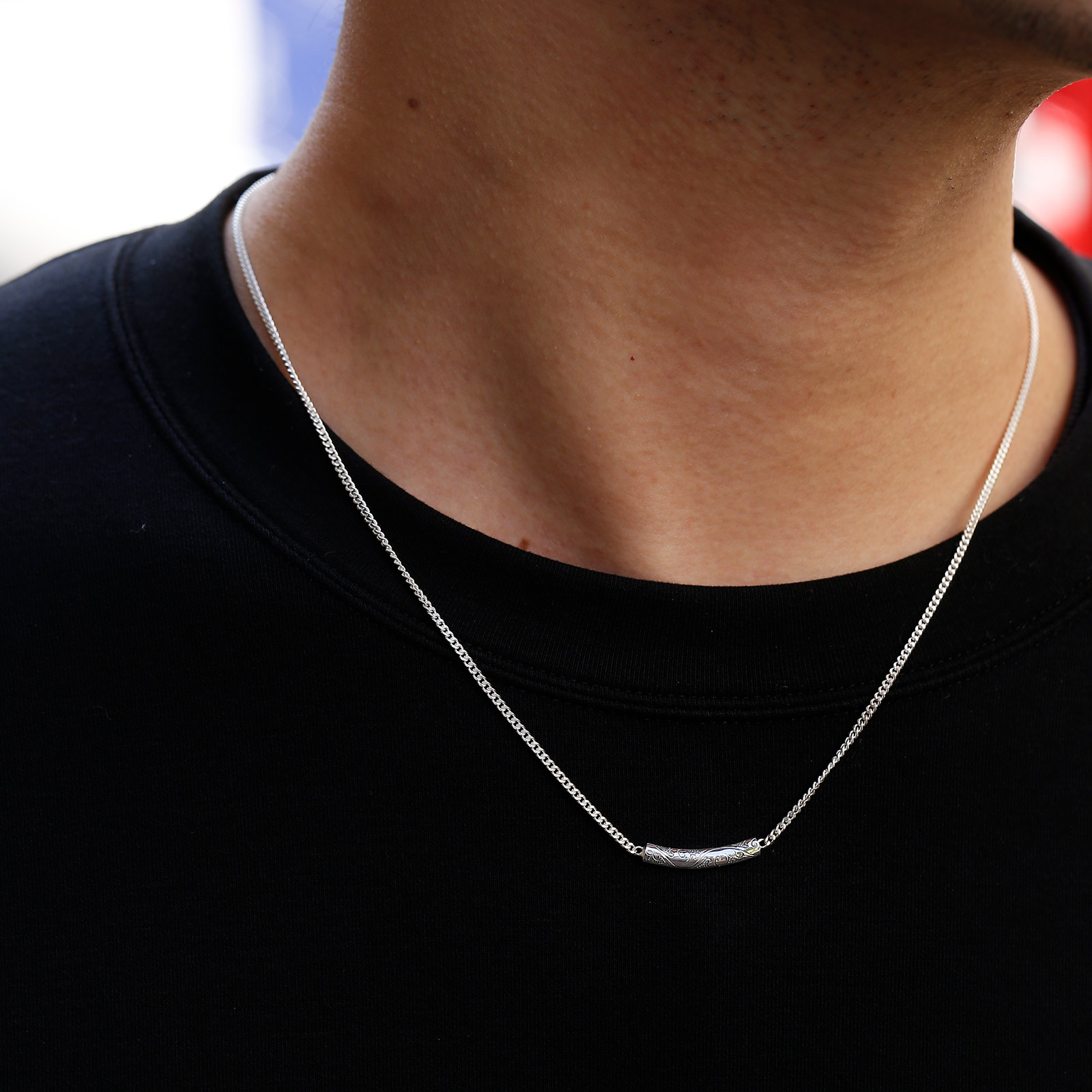 Suman Dhakhwa（スーマンダックワ） Carved Curve Plate Necklace