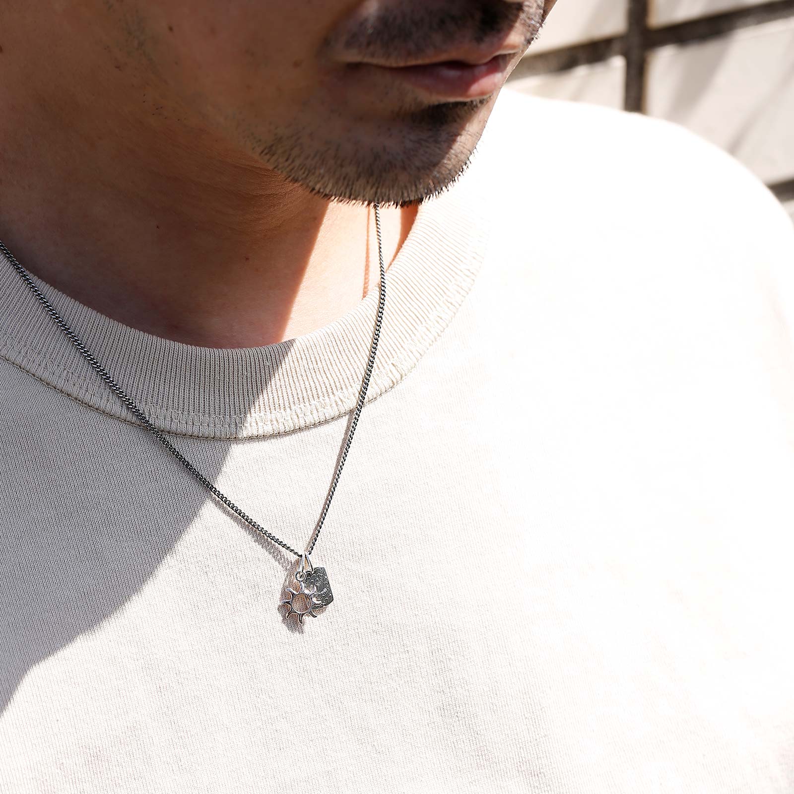 Suman Dhakhwa（スーマンダックワ） Silver Lotus Carved Dog Tag