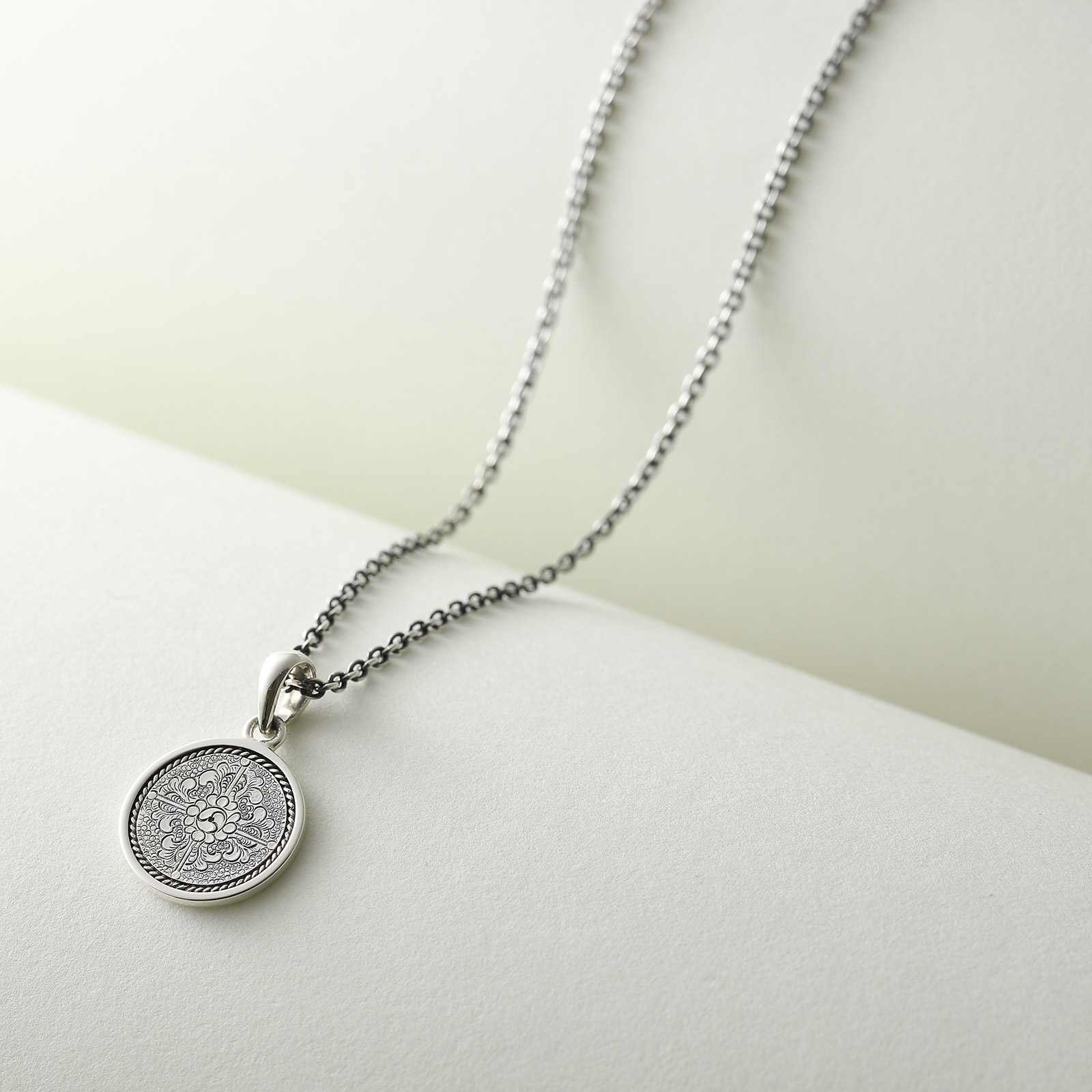 Suman Dhakhwa（スーマンダックワ） Double Dorje Coin Pendant