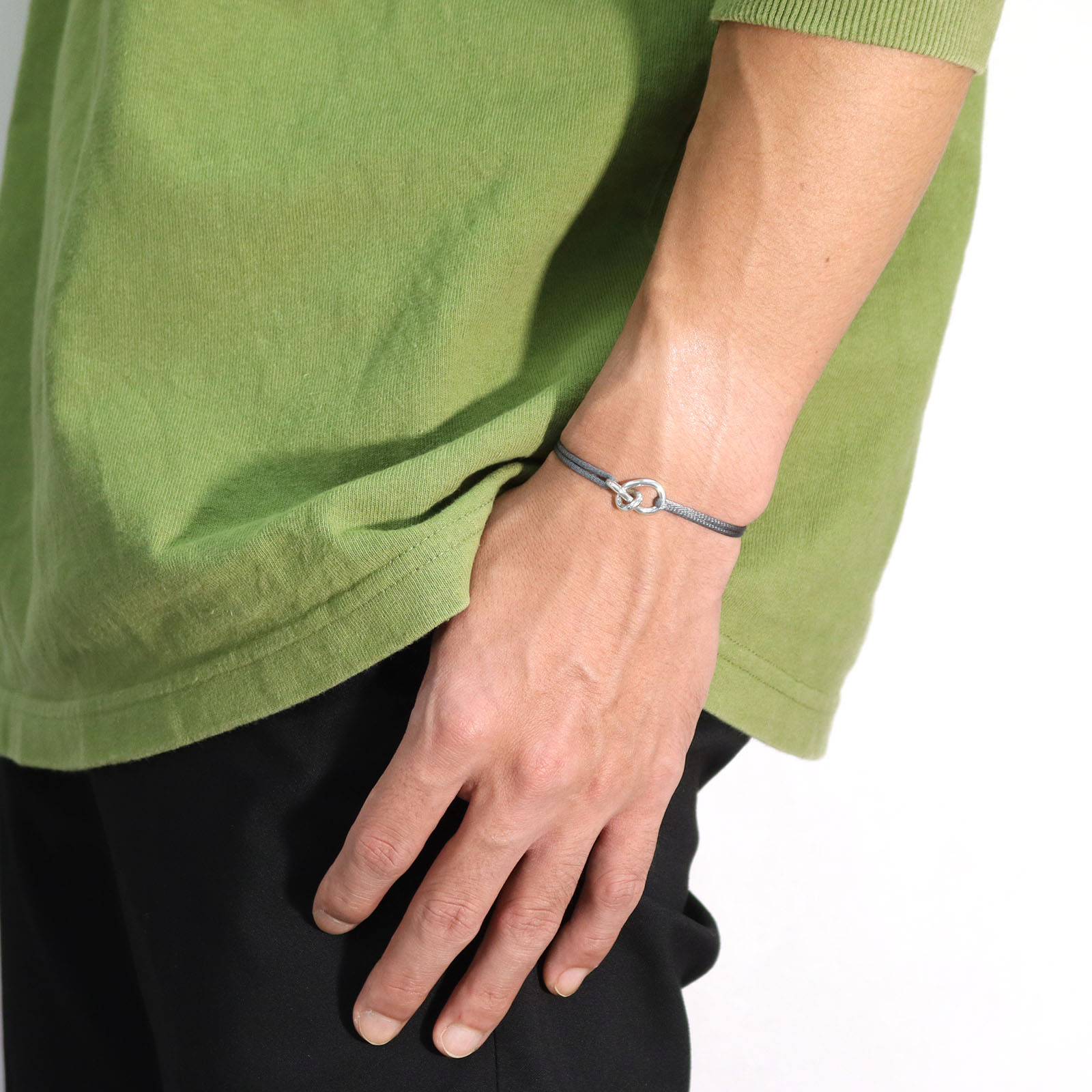 Suman Dhakhwa（スーマンダックワ） Eternal Knot Charm Cord Bracelet 