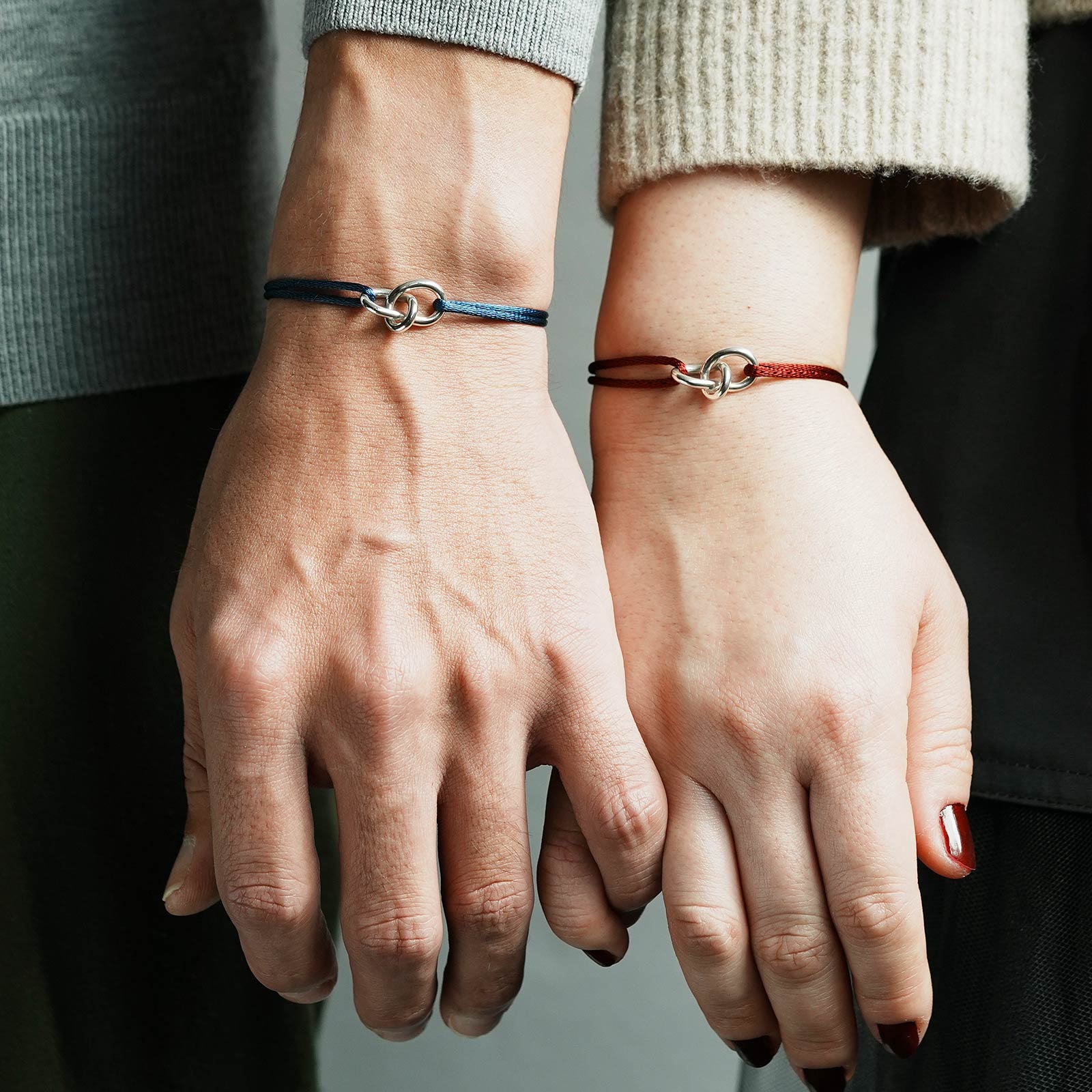 Suman Dhakhwa（スーマンダックワ） Eternal Knot Charm Cord Bracelet 
