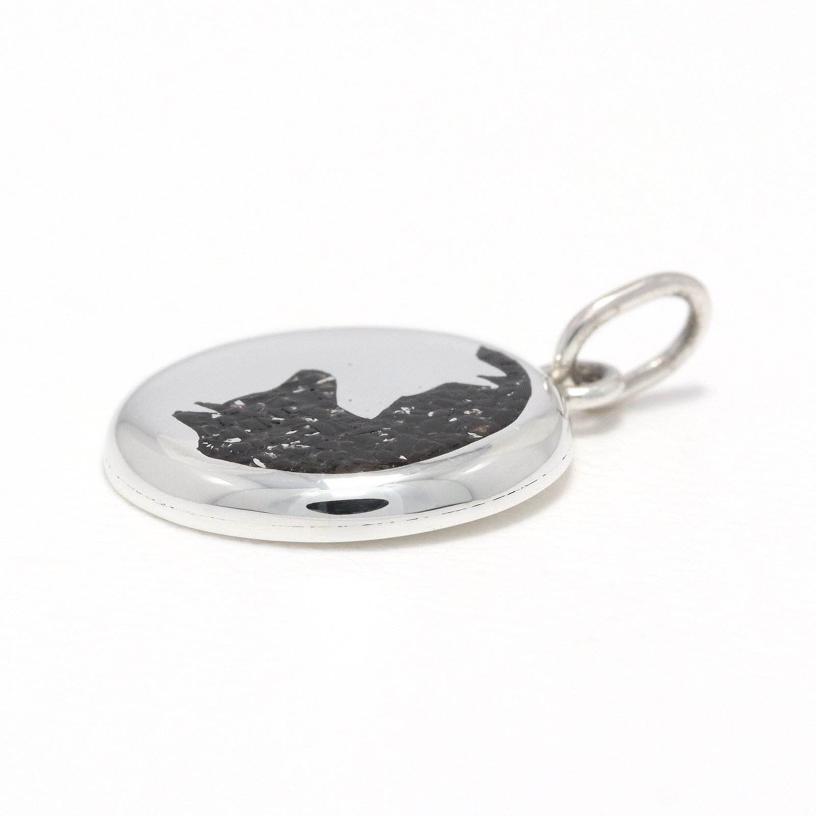 Suman Dhakhwa（スーマンダックワ） Ying Yang Dog Pendant（インヤン