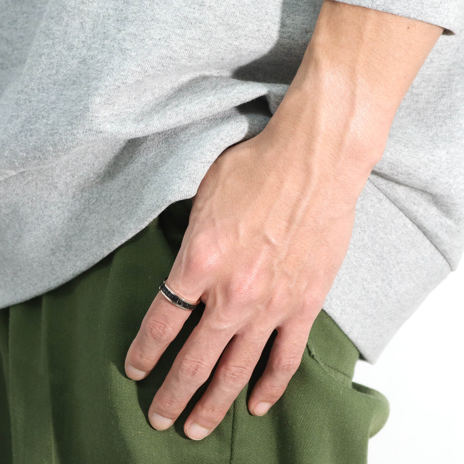 Suman Dhakhwa（スーマンダックワ） Powder Ring（パウダーリング）