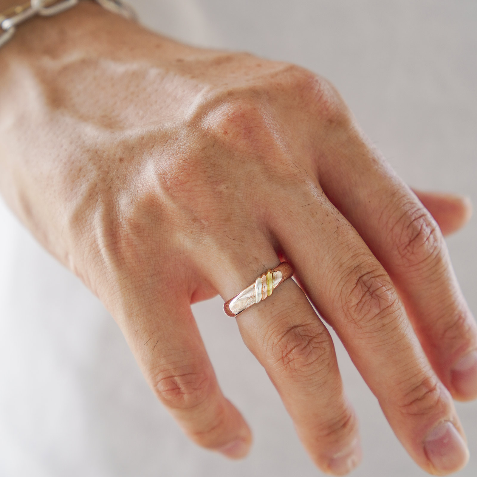 Suman Dhakhwa（スーマンダックワ） 3Metals Line Ring（3メタルズ