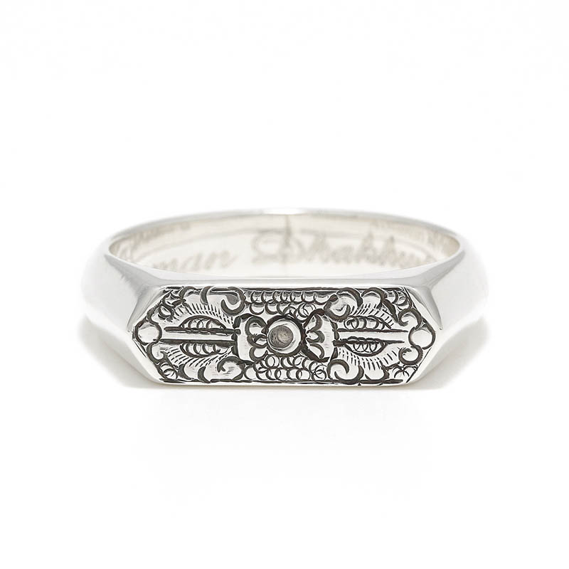 Suman Dhakhwa（スーマンダックワ） Narrow Dorje Carved Signet Ring