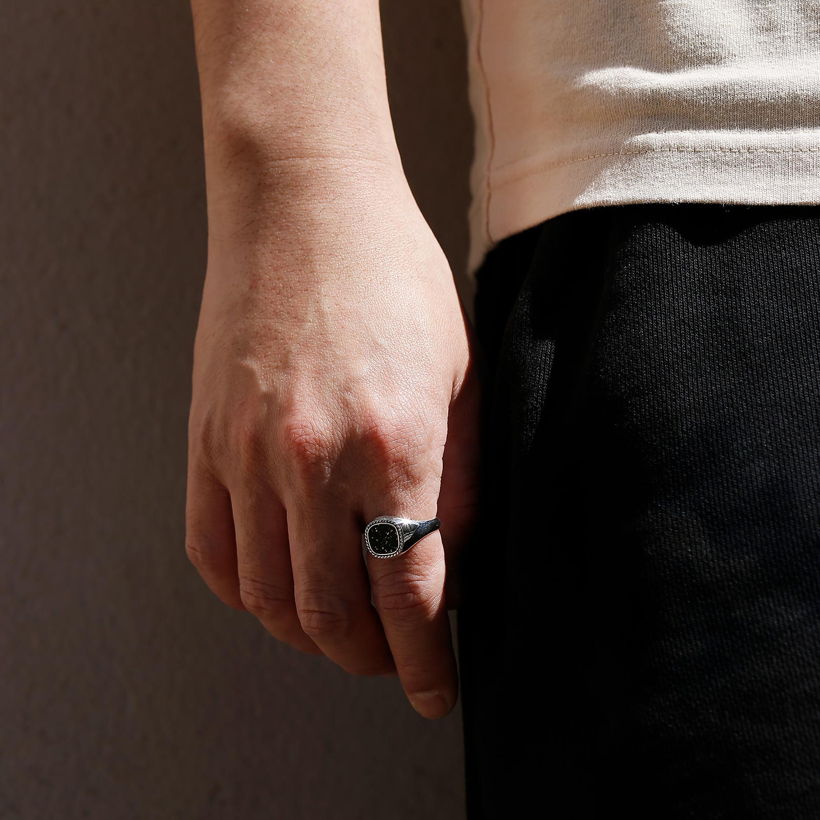 Suman Dhakhwa(スーマンダックワ) Square Signet Ring(スクエア Suman Dhakhwa(スーマンダックワ) Square Signet Ring(スクエア