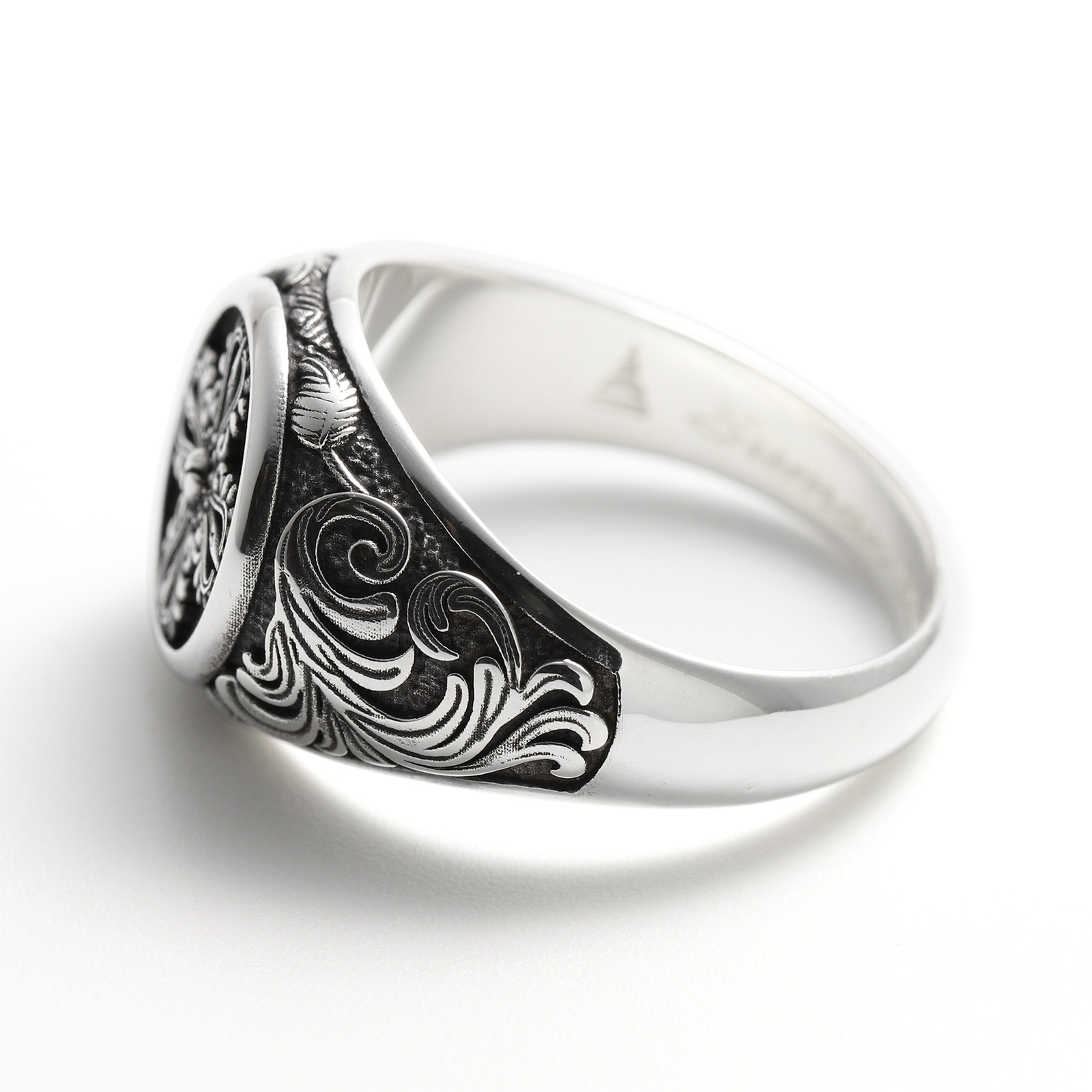 Suman Dhakhwa（スーマンダックワ） Narrow Dorje Carved Signet Ring 