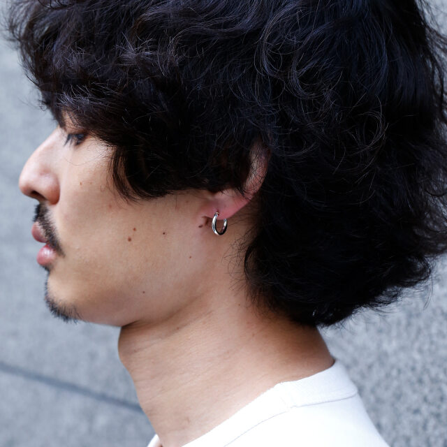ナローツイストフープピアス - シルバー