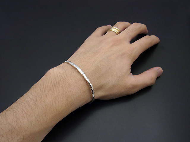 Side Studs Bangle - Silver(サイドスタッズバングル - シルバー) IDEALISM SOUND(イディアリズムサウンド)