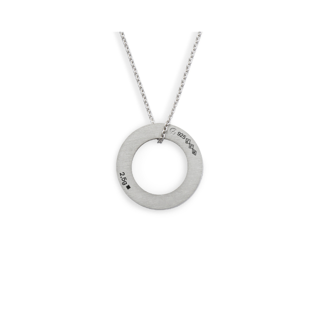 2.5g round pendant with a chain