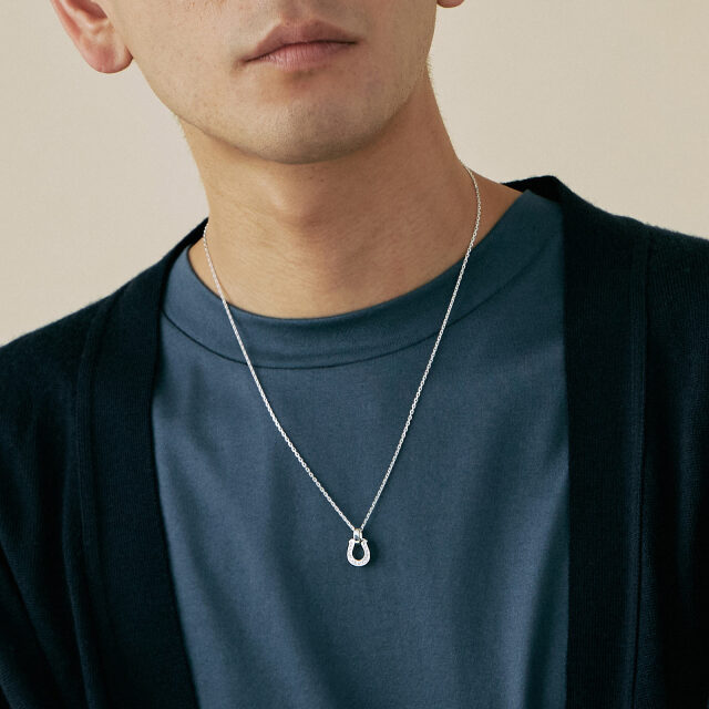 SYMPATHY OF SOUL（シンパシーオブソウル） Medium Horseshoe Pendant