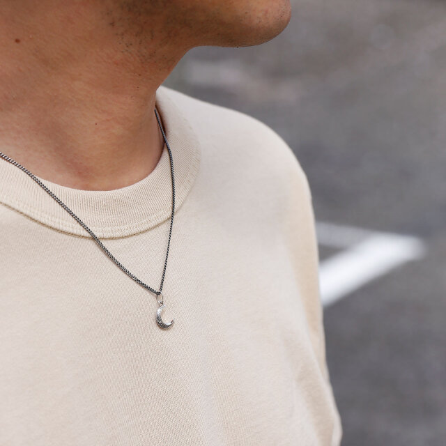 カーヴドムーンペンダント