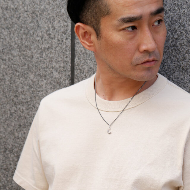 カーヴドムーンペンダント