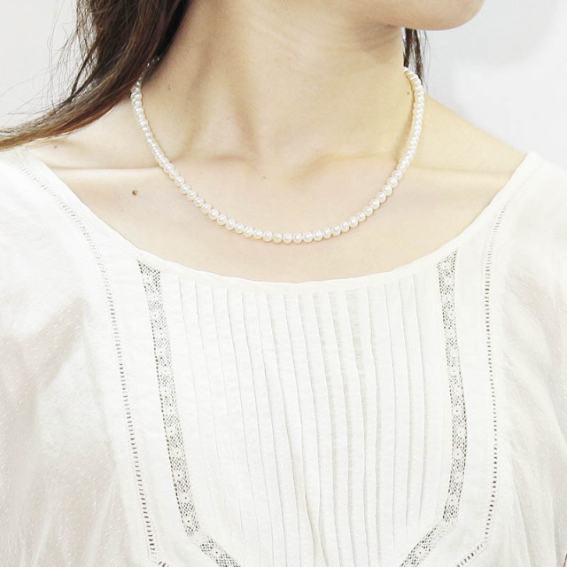 Pearl Beads T-Bar Necklace