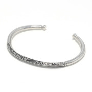 Suman Dhakhwa（スーマンダックワ） Deep Cutting Bangle（ディープ