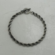 シックツイストチェーンブレスレット - オキシダイズドシルバー