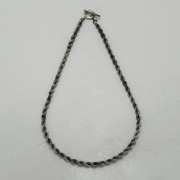 シックツイストチェーンネックレス - オキシダイズドシルバー