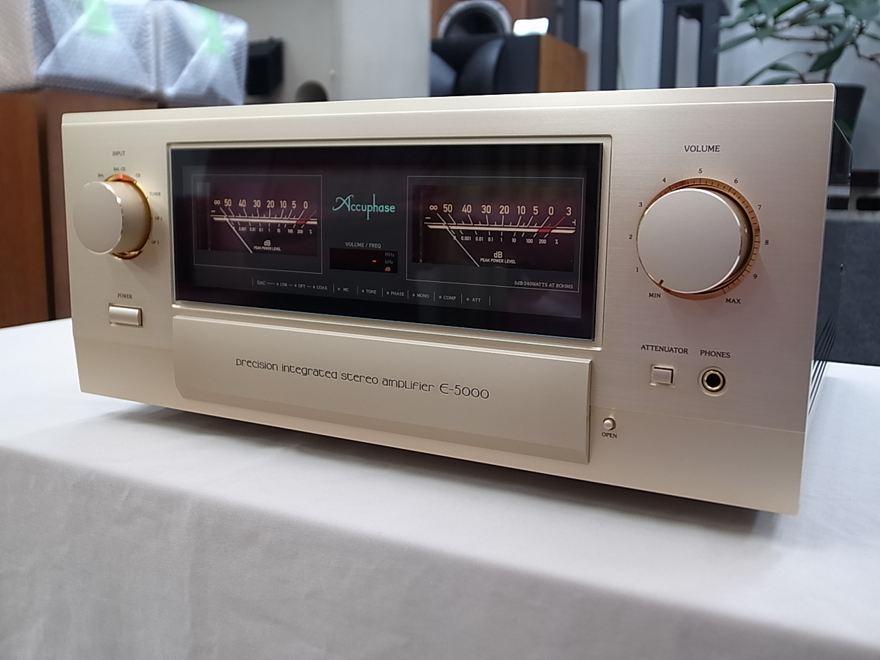 [展示品] Accuphase アキュフェーズ E-5000 AB 級プリメイン・アンプ