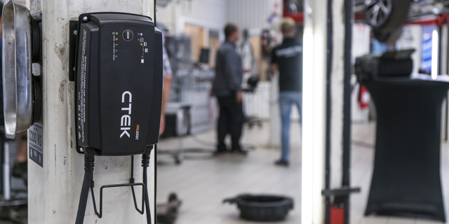 CTEK PRO25SEJP シーテックバッテリー充電器　チャージャー