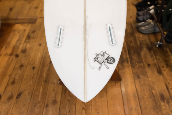 クリステンソン シーバケット ツイン 7'8" CHRISTENSON C-BUCKET TWIN / テール ボトム面 ツインフィンプラグ