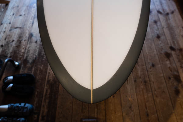 クリステンソン ツインハンツマン 7'4" CHRISTENSON TWIN HUNTSMAN / レール断面 チャコールグレーのレールバンドとストリンガー