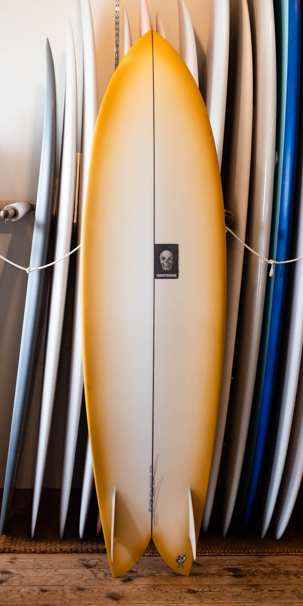 クリステンソン ロングフィッシュ 6'8" CHRISTENSON LONG PHISH / デッキ面全体 スカルロゴとシグネチャー