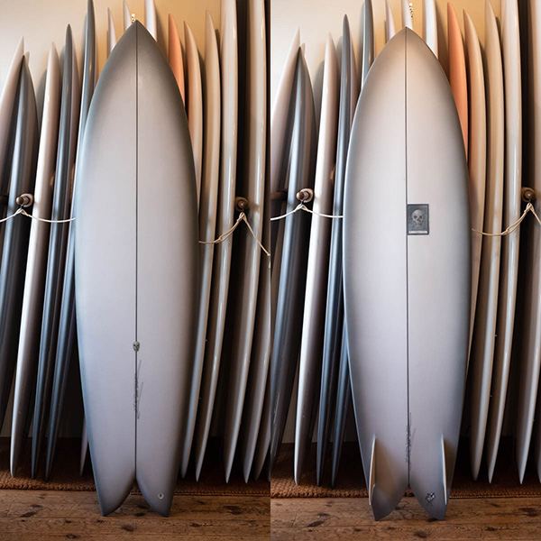 クリステンソン ロングフィッシュ 6'10" ミッドレングス サーフボード CHRISTENSON SURFBOARDS LONG PHISH / 全体像 プレーン面とスカルロゴ面の比較