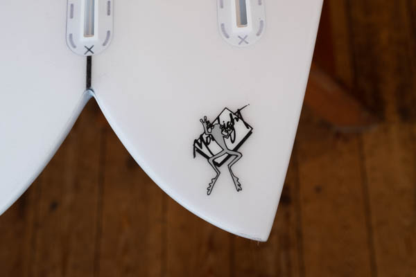 クリステンソン ノーチラス 7'0" CHRISTENSON SURFBOARDS NAUTILUS / テール シグネチャーロゴ クローズアップ