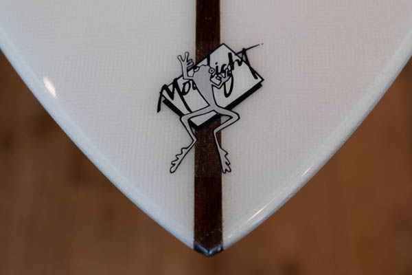 クリステンソン スピードマスター 9'5" CHRISTENSON SURFBOARDS Speedmaster / テール Moonlight Glassingロゴ クローズアップ