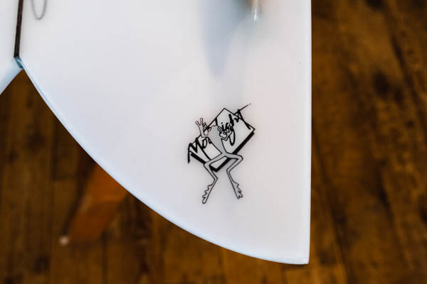 クリステンソン フィッシュ 5'7" CHRISTENSON SURFBOARDS FISH / テール Moonlight Glassingロゴ クローズアップ