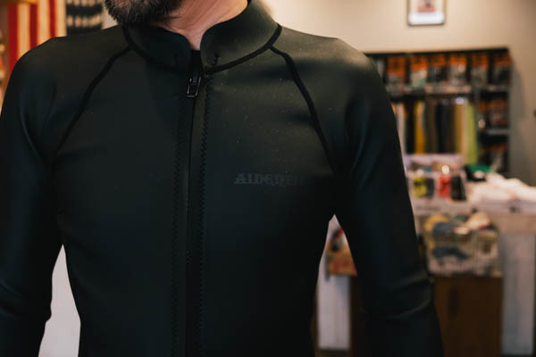 アイデンティファイ 1mm Mesh Skin Front Zip Jackets ジャケット ホワイト / 着用イメージ・胸元