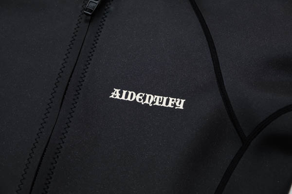 アイデンティファイ 1mm Mesh Skin Front Zip Jackets ジャケット ホワイト / AIDENTIFYロゴ詳細