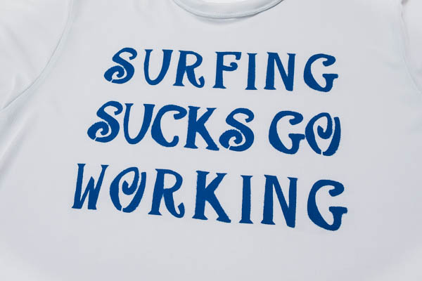 アイデンティファイ Sunguard Tee SARCASM Tシャツ ライトグレー / プリント詳細