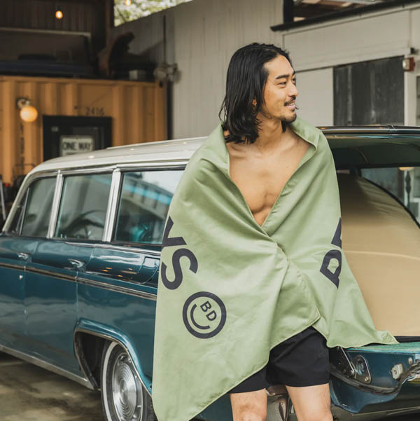 ビーチドデイズ マグネティック ビーチタオル / 使用イメージ2