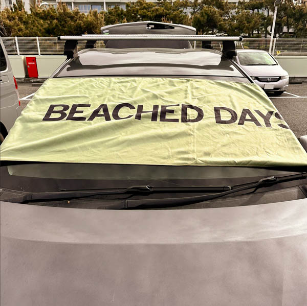 ビーチドデイズ マグネティック ビーチタオル / 車への固定イメージ