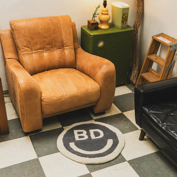 ビーチドデイズ BD スマイルラグ ラグ グレー / リビング使用イメージ