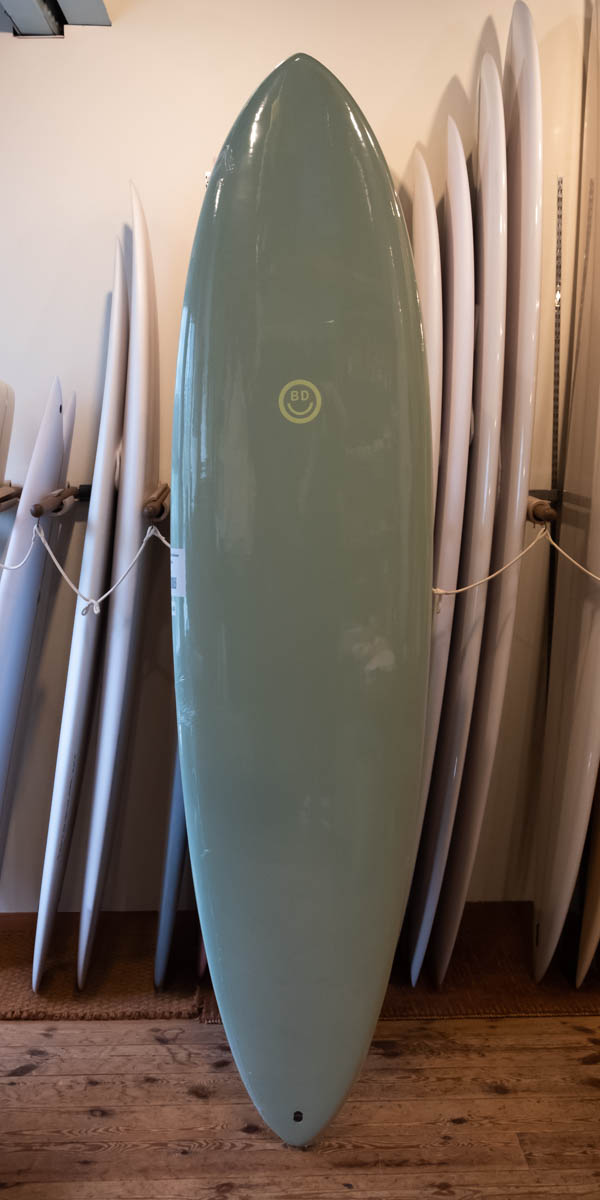アクアティックディビジョン シーバケット 7'11" セージ / AQUATIC DIVISION C-BUCKET デッキ面全体 BEACHED DAYSスマイルロゴ