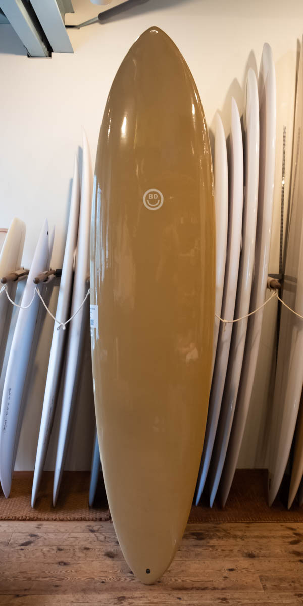 アクアティックディビジョン シーバケット 7'11" キャメル / AQUATIC DIVISION C-BUCKET デッキ面全体 BEACHED DAYSスマイルロゴ