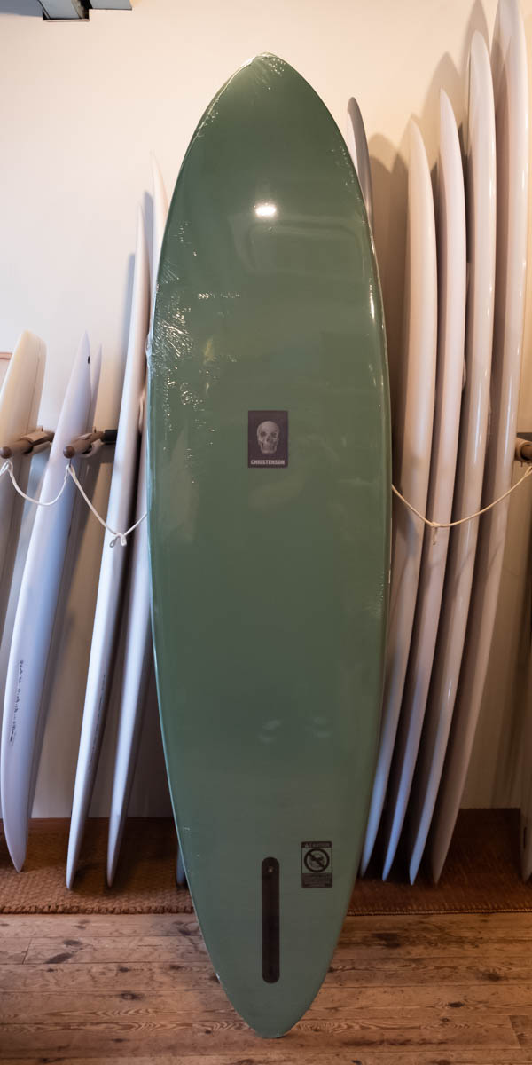 アクアティックディビジョン シーバケット 7'6" ミリタリー / AQUATIC DIVISION C-BUCKET ボトム面全体 クリステンソンロゴとシングルフィンボックス