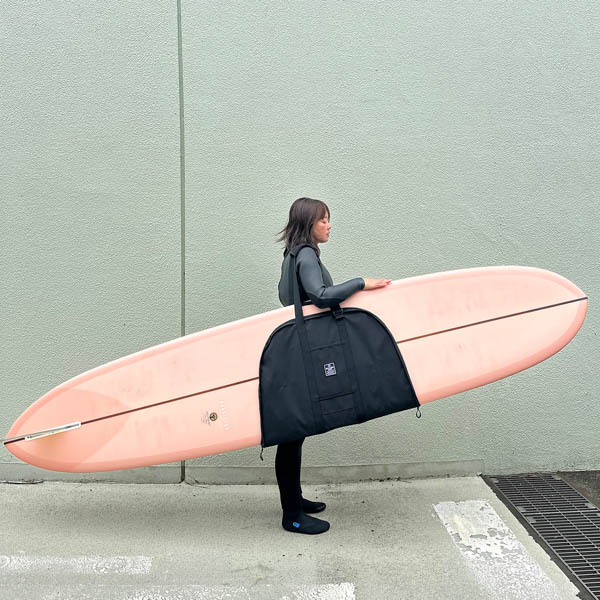 ビーチドデイズ フレックスマット サーフキャリーバッグ / ロングボード 女性 使用イメージ