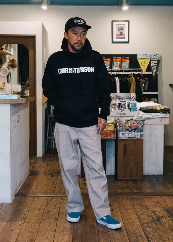 クリステンソン CC LOGO Pullover Hoodie パーカー ブラック / モデル着用 正面