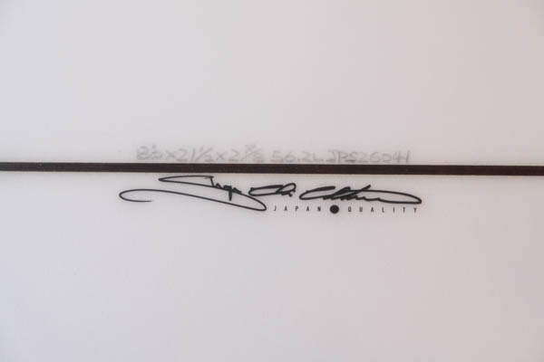 クリステンソン ジャパン C-BUCKET 8'0" / シグネチャーサインとJAPAN QUALITY刻印・寸法表記 クローズアップ