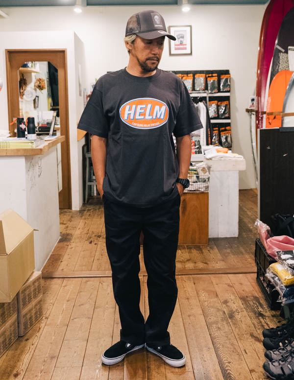 キャプテンズヘルム MITCH ABSHERE × CAPTAINS HELM Tシャツ スミ / 着用イメージ