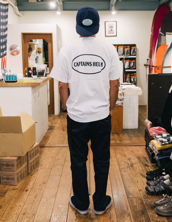 キャプテンズヘルム MITCH ABSHERE × CAPTAINS HELM Tシャツ ホワイト / 着用イメージ
