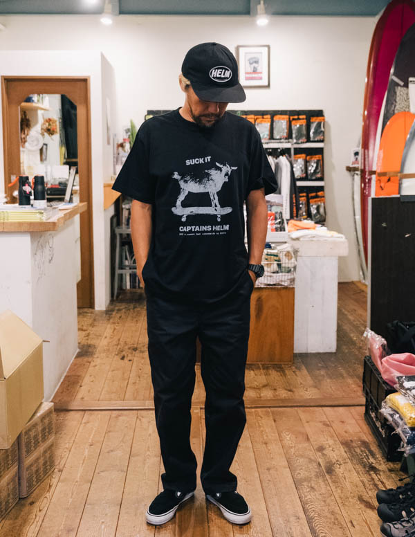 キャプテンズヘルム MITCH ABSHERE × CAPTAINS HELM Tシャツ ブラック / 着用イメージ