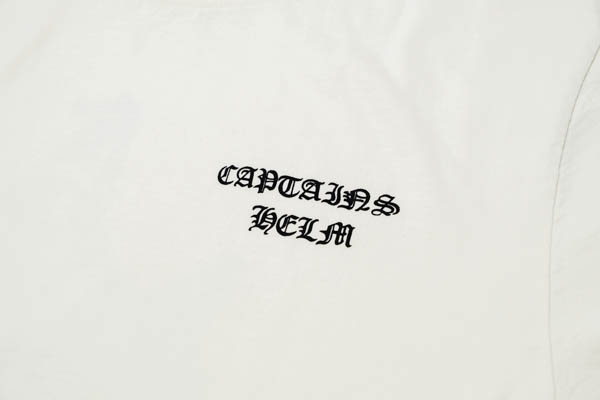 キャプテンズヘルム MITCH ABSHERE × CAPTAINS HELM Tシャツ / プリント詳細（胸ロゴ）