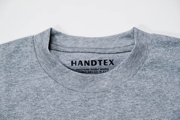 ハンドテックス BREAK TEE Tシャツ / ネックタグ ディテール