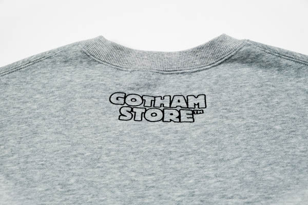 ゴッサムストア GOTHAM MAN クルーネックスウェット / 背面首元 GOTHAM STOREロゴ アップ
